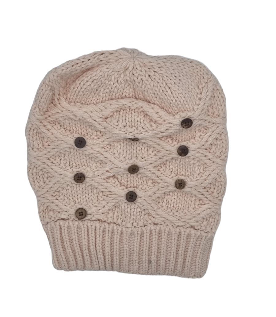 Beige mössa med knappar