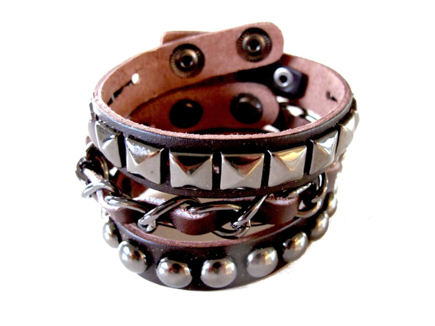 Brun läderarmband med nitar – produktbild – Hiprock