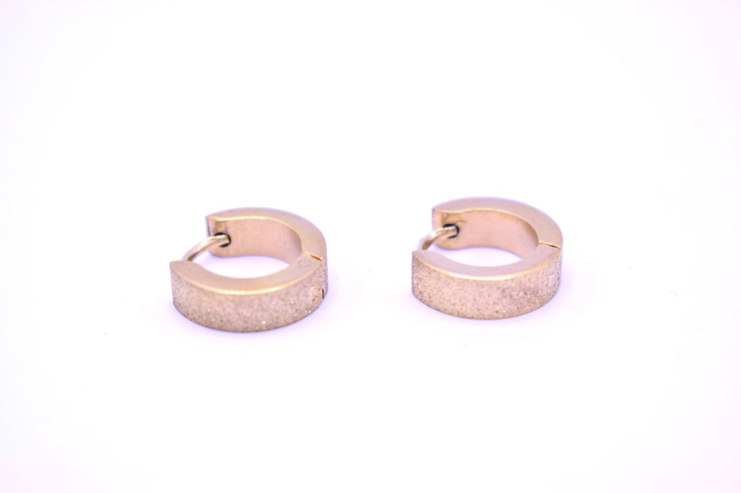 Guldfärgade örhängen med glitter – produktbild – Hiprock