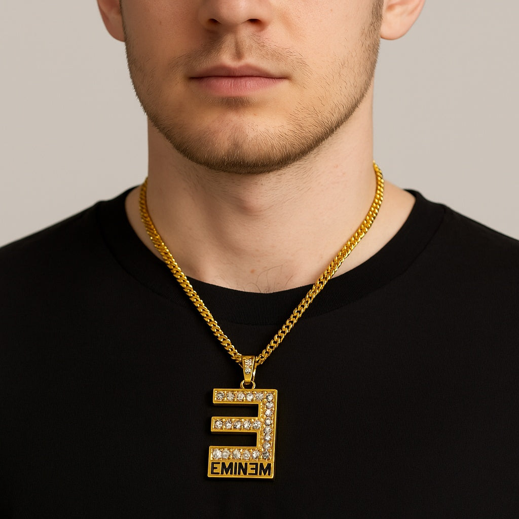 Guldfärgad halsband med Eminem-hänge