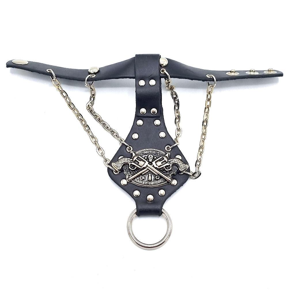 Läderarmband med pistoler, kedjor och runda nitar