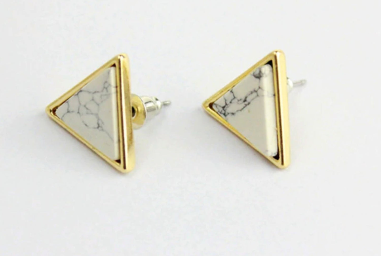 Marmor örhängen triangel – produktbild – Hiprock