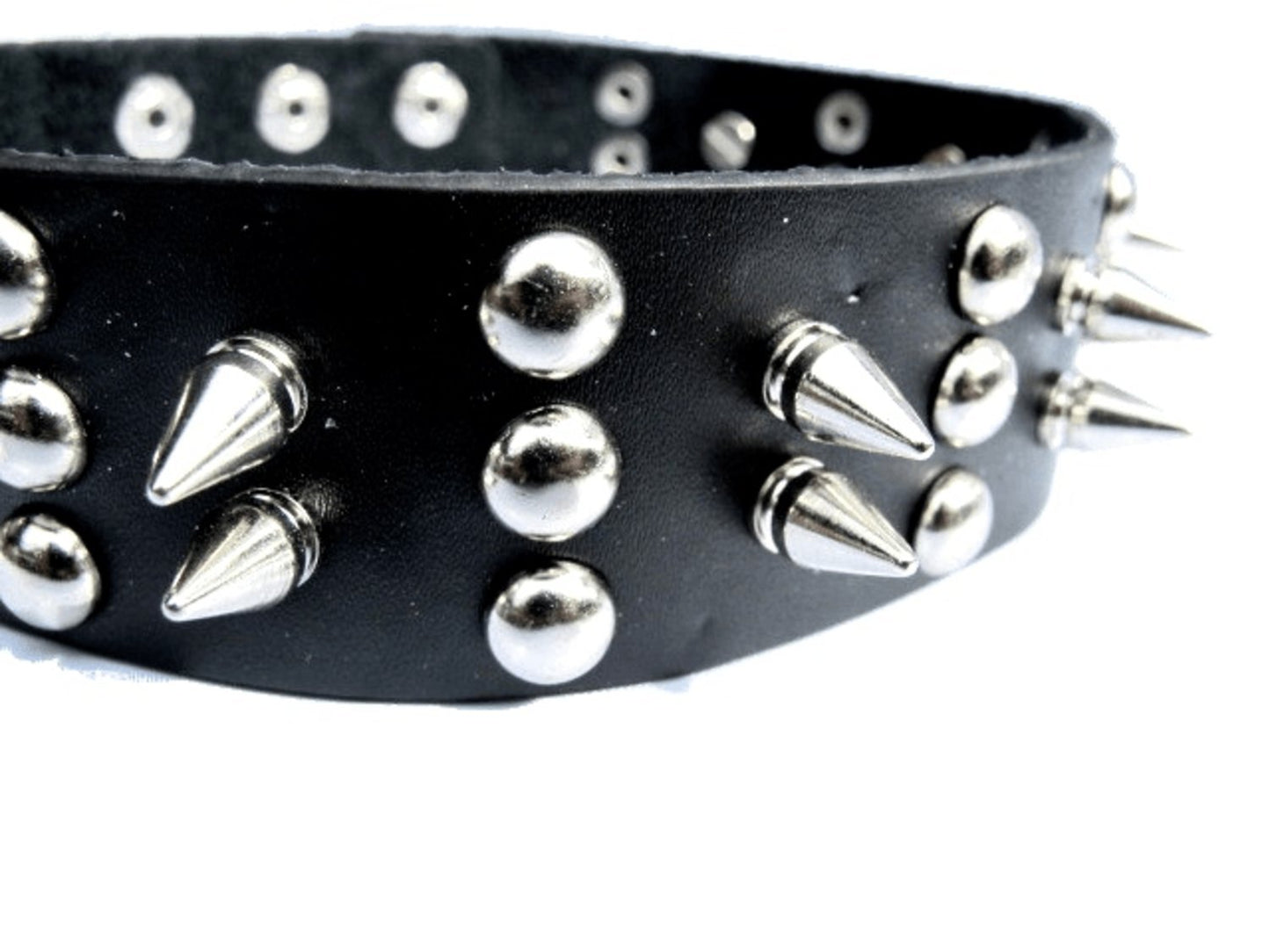 Nithalsband med spike och runda nitar – produktbild – Hiprock