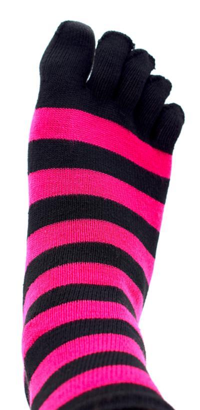 Randiga tåstrumpor rosa/svart – produktbild – Hiprock
