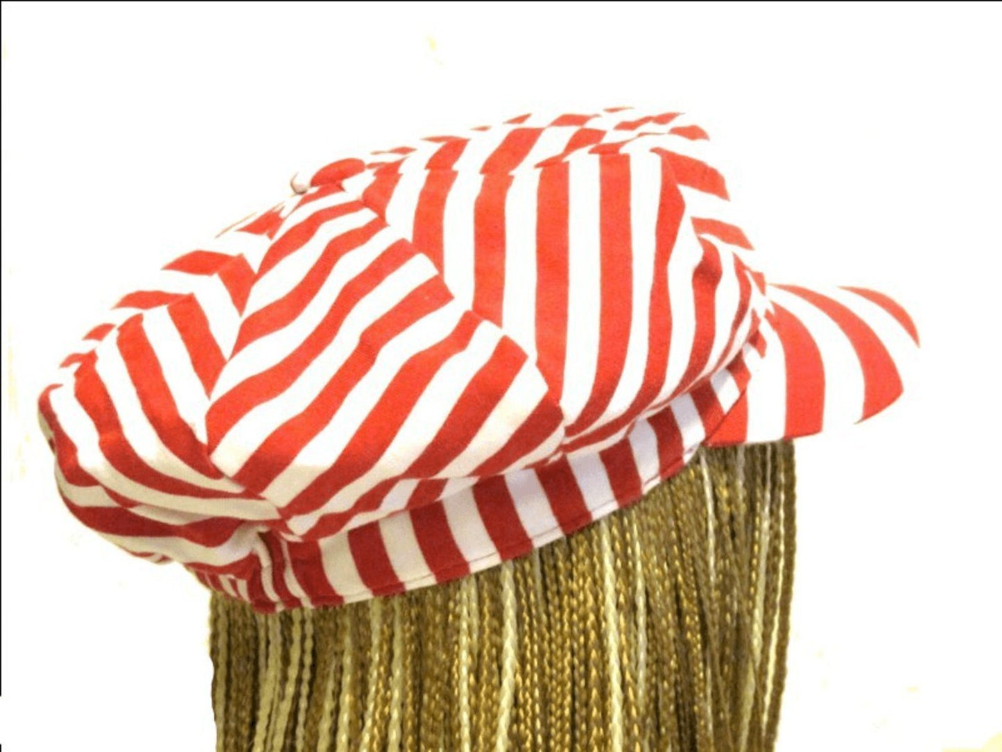 Raidallinen lippalakki