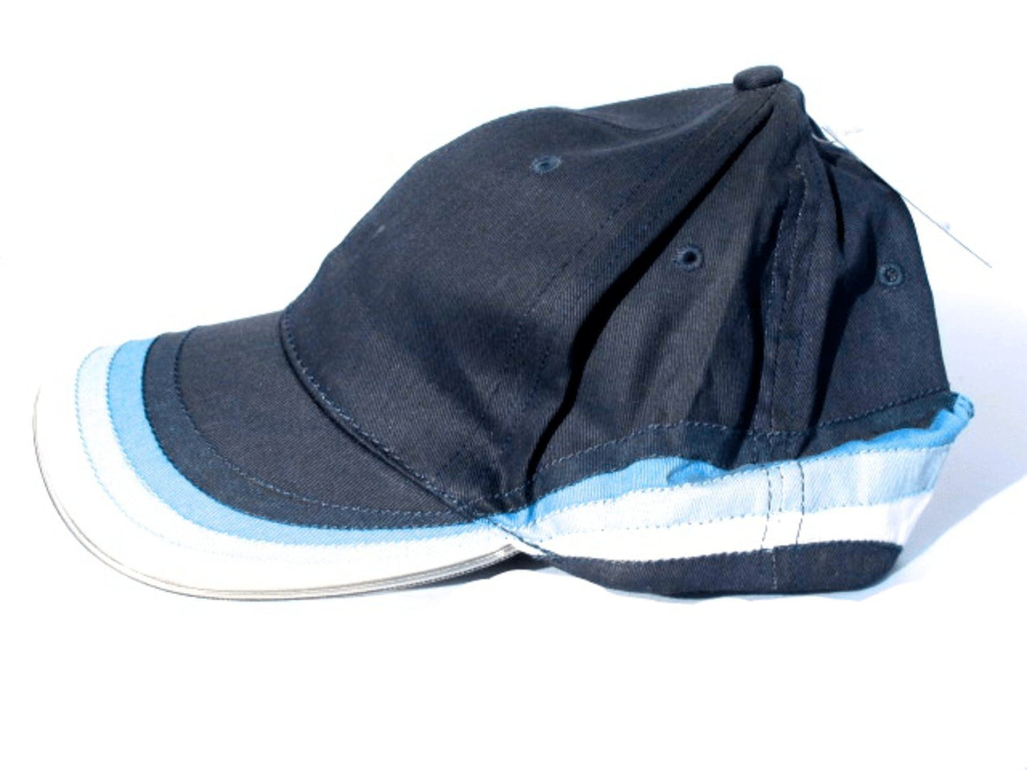 Raidallinen lippalakki