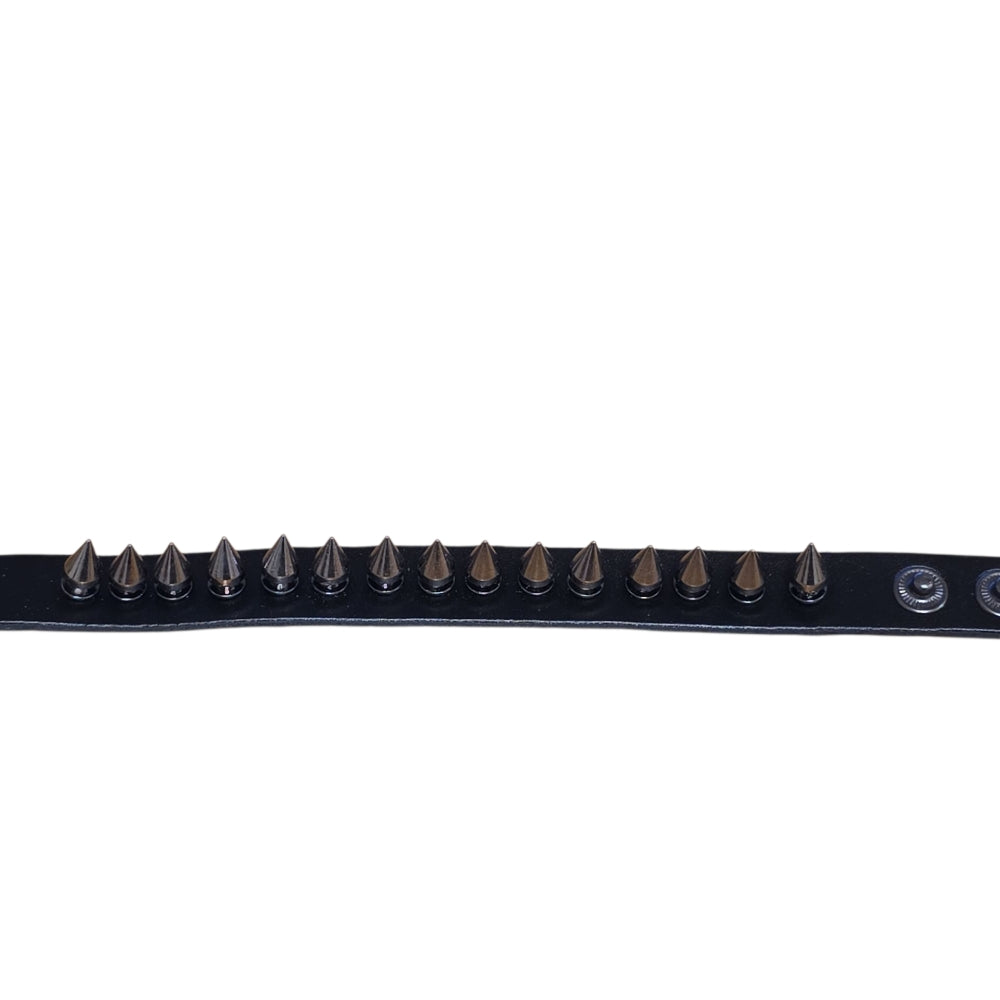 Smalt svart läderarmband med konformade spikes – justerbar