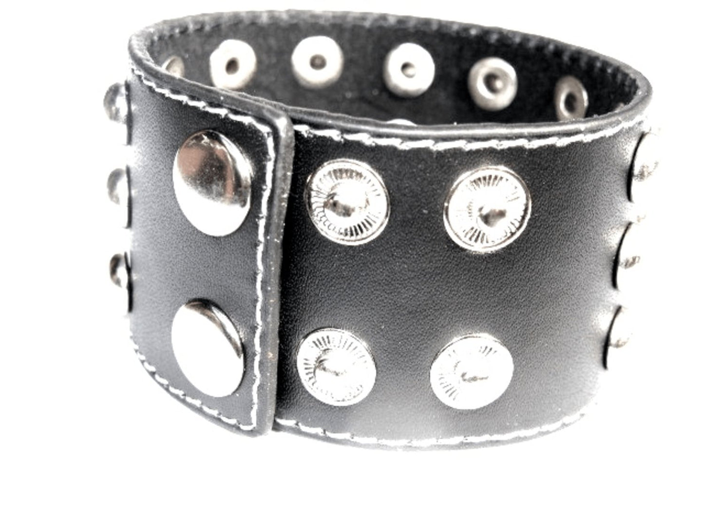 Svart läderarmband med runda nitar