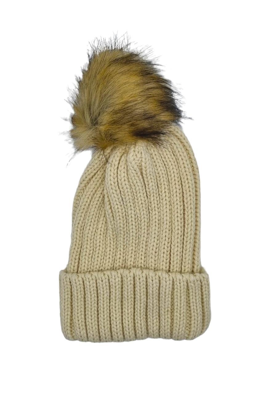 Vit mössa med boll – produktbild – Hiprock