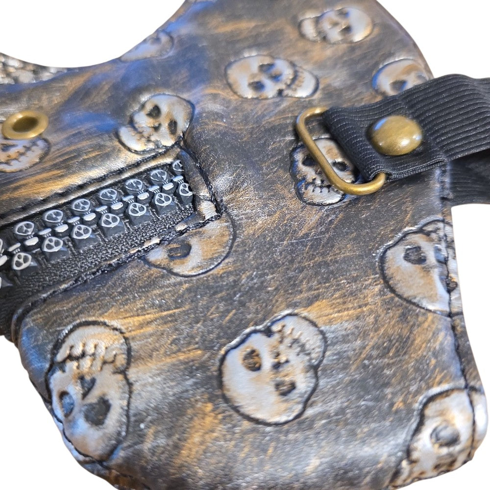 Ansiktsmask i konstläder med döskallemönster & dekorativ dragkedja