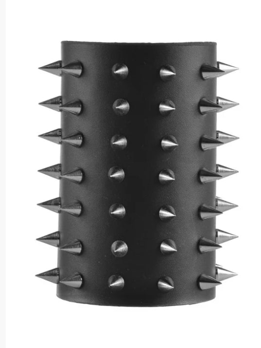 Brett Svart Läderarmband med Spetsiga Nitar – Justerbart Punk/Rock Cuff