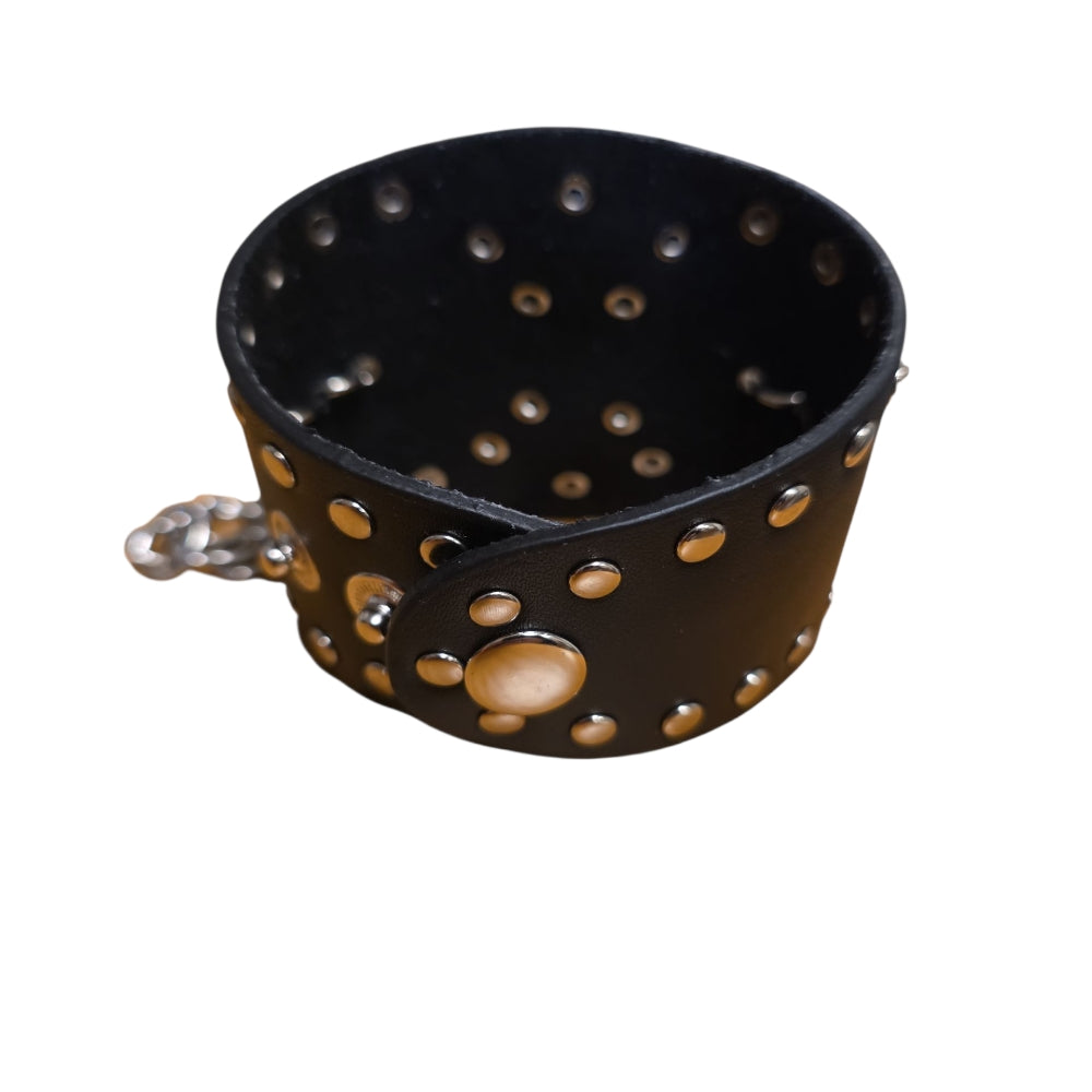 Brett svart läderarmband med kedjor, dödskallar och ring – Justerbart