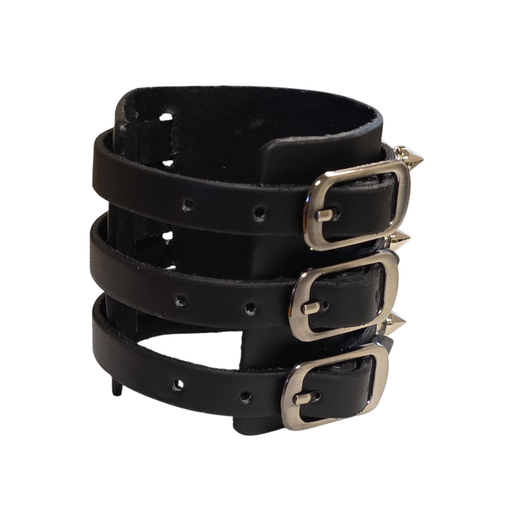 Brett svart läderarmband med tre spännen och spikes
