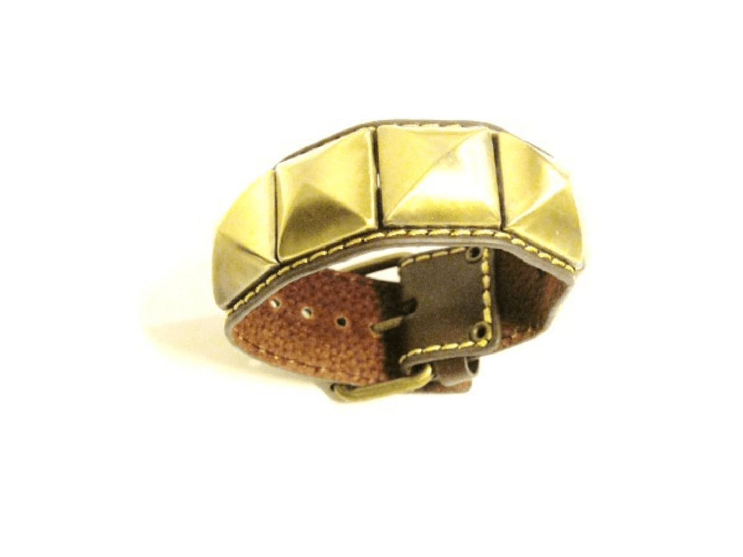 Brown leather bracelet with gold-colored pyramid rivets