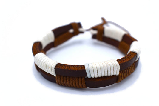 Brun och vit läderarmband