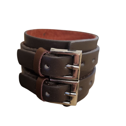 Brunt läderarmband med dubbelrem