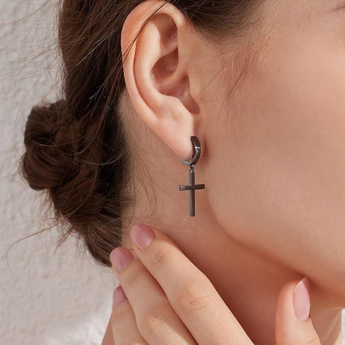 Clip on ring örhängen svart Kors –  produktbild – Hiprock