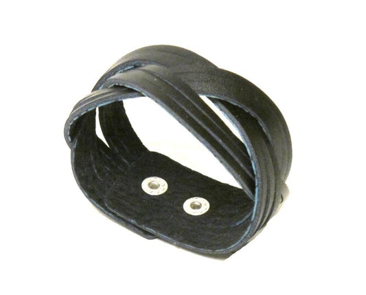 Flätat läderarmband