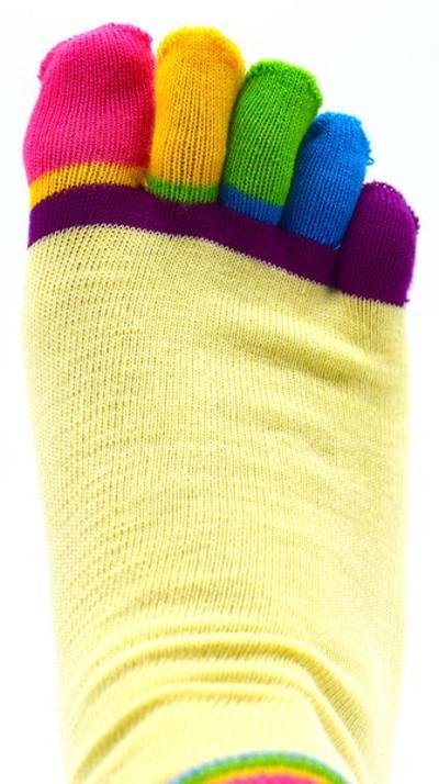 Färgglada tåstrumpor - gul –  produktbild – Hiprock