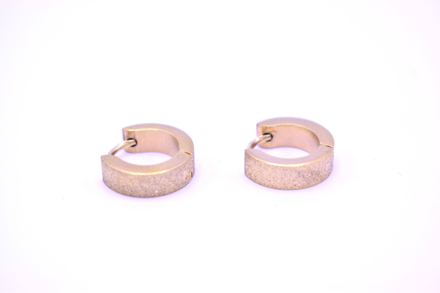 Guldfärgade örhängen med glitter –  produktbild – Hiprock