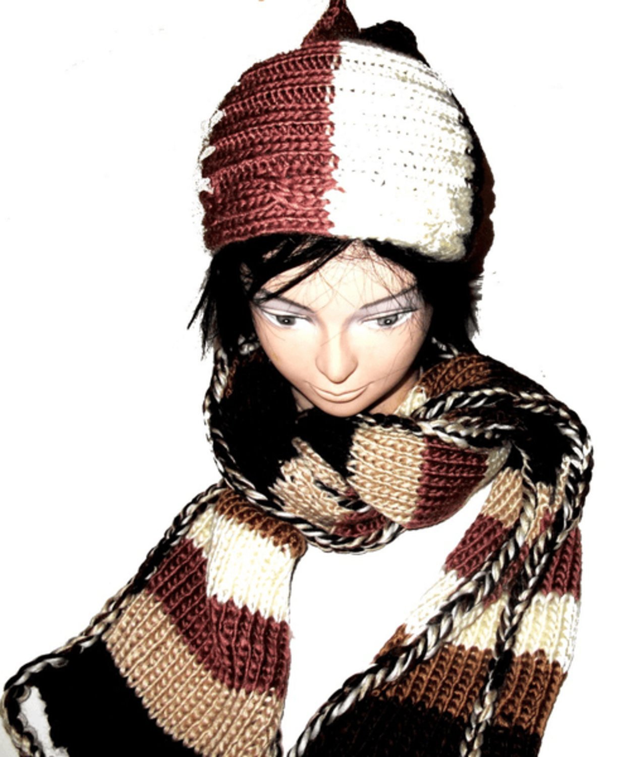 Huivi poninhäntälippiksellä