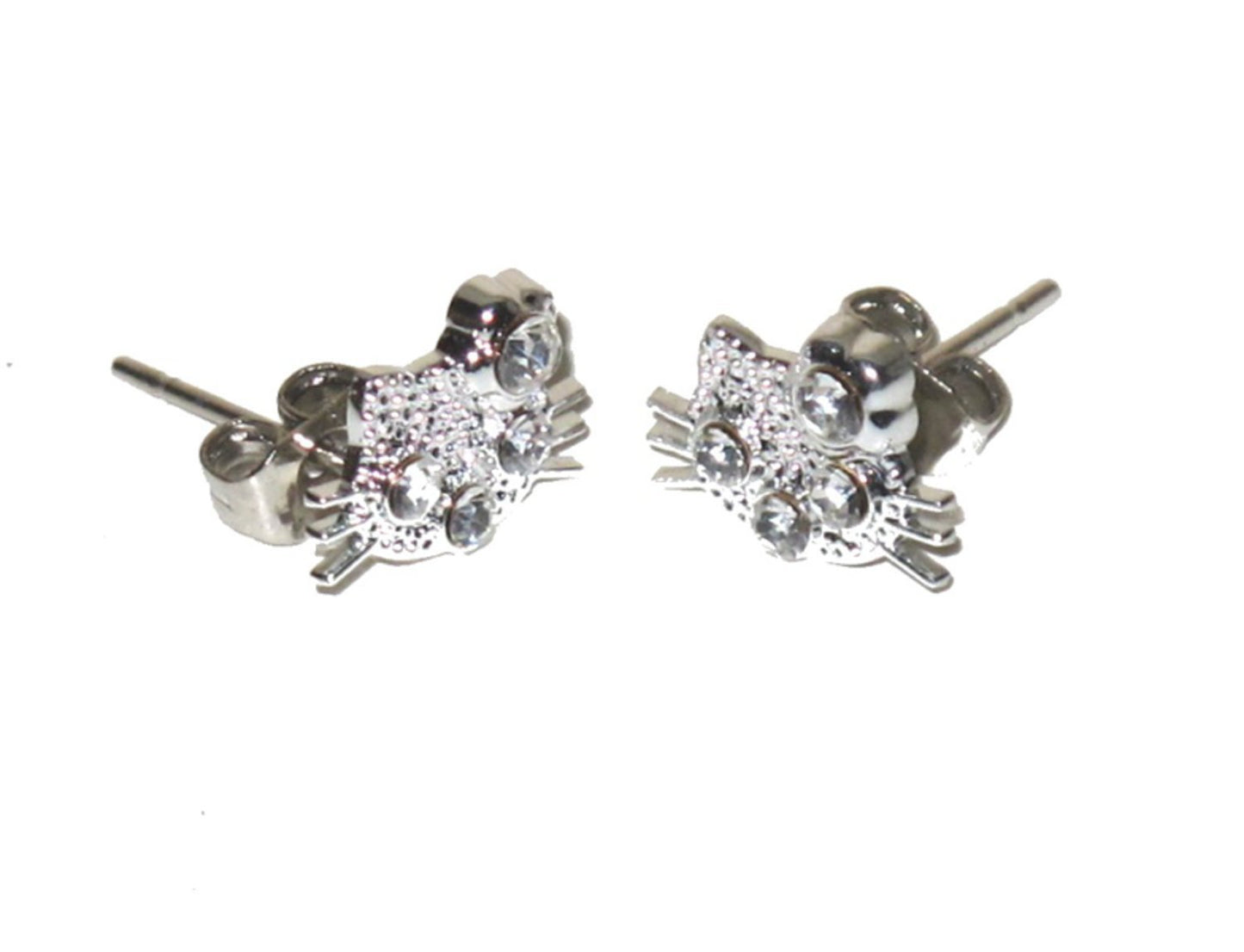 Kissan korvakorut valkoisilla kivillä