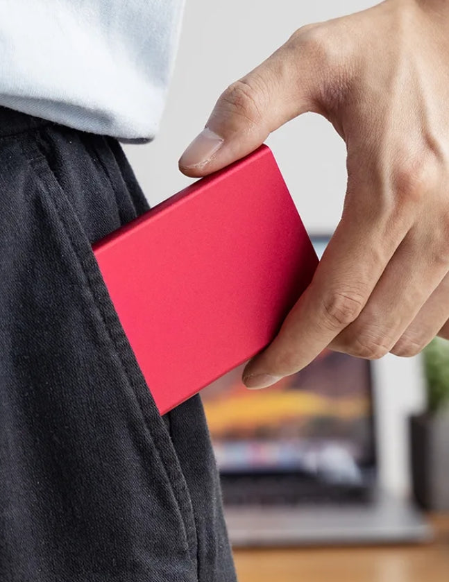 Korthållare i aluminium – Slim, säker och stilren