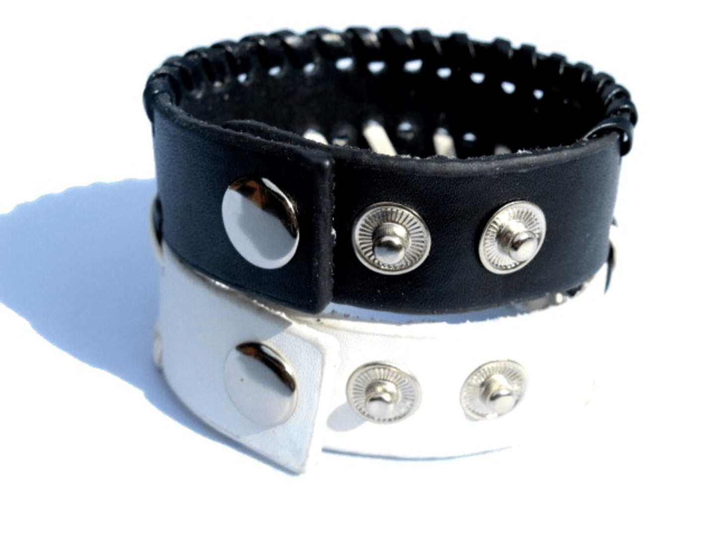 Läderarmband black & white flätat –  produktbild – Hiprock