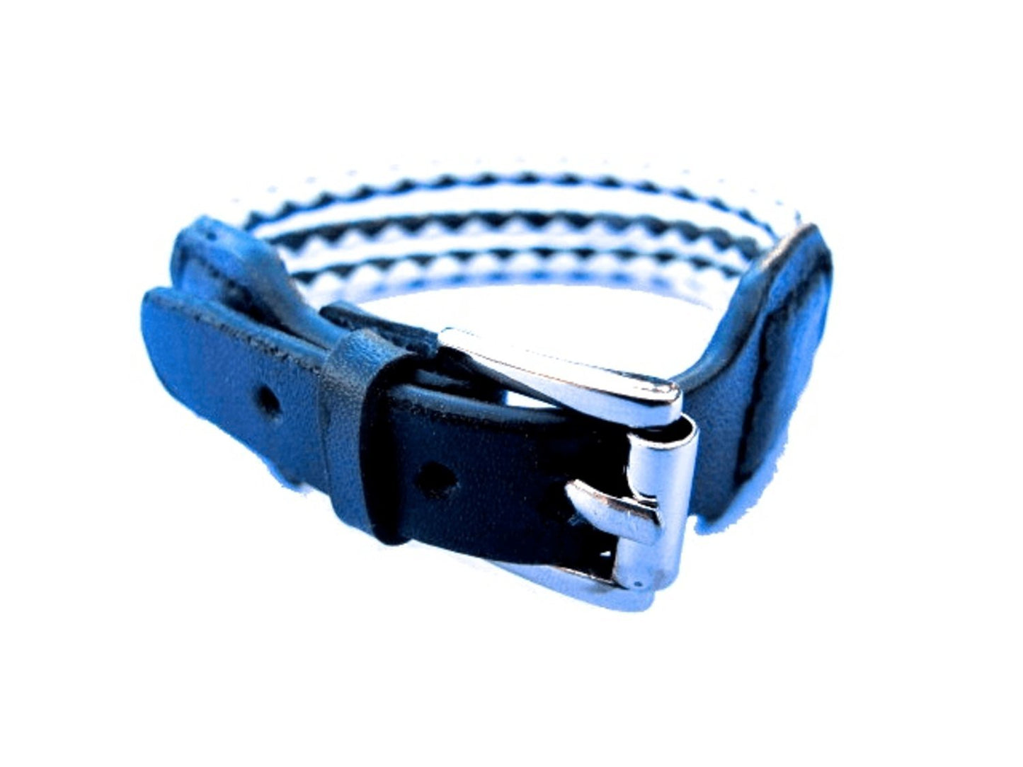 Mustavalkoinen nahkaranneke