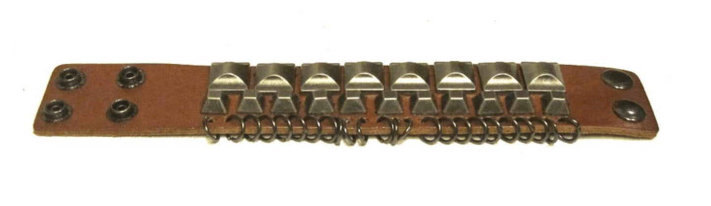 Läderarmband med nitar