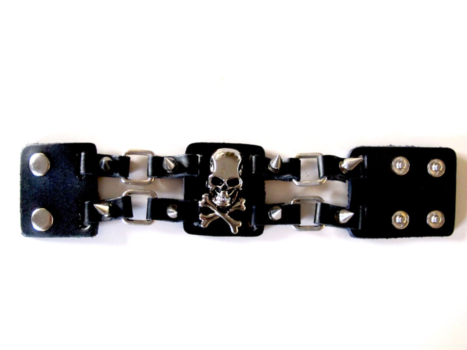 Läderarmband med nitar och spikes –  produktbild – Hiprock