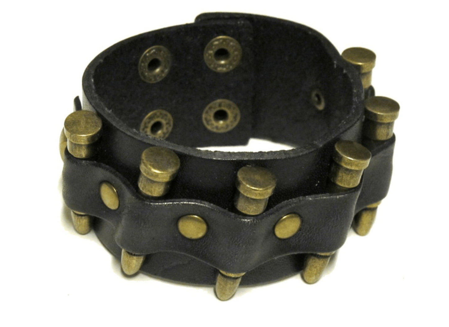 Nahkainen rannekoru patruunoilla