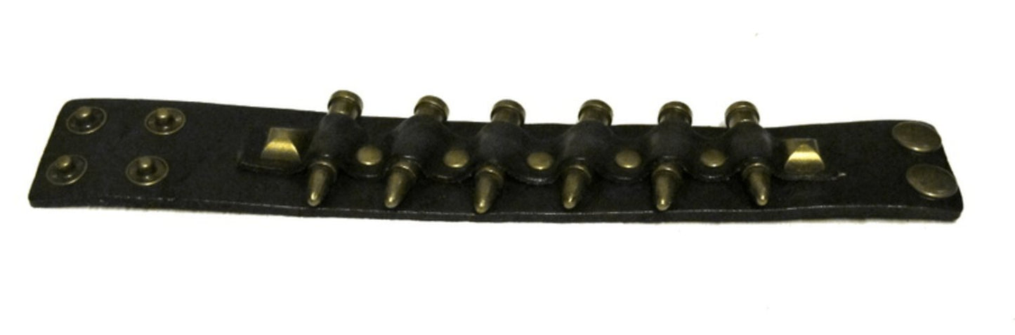 Nahkainen rannekoru patruunoilla