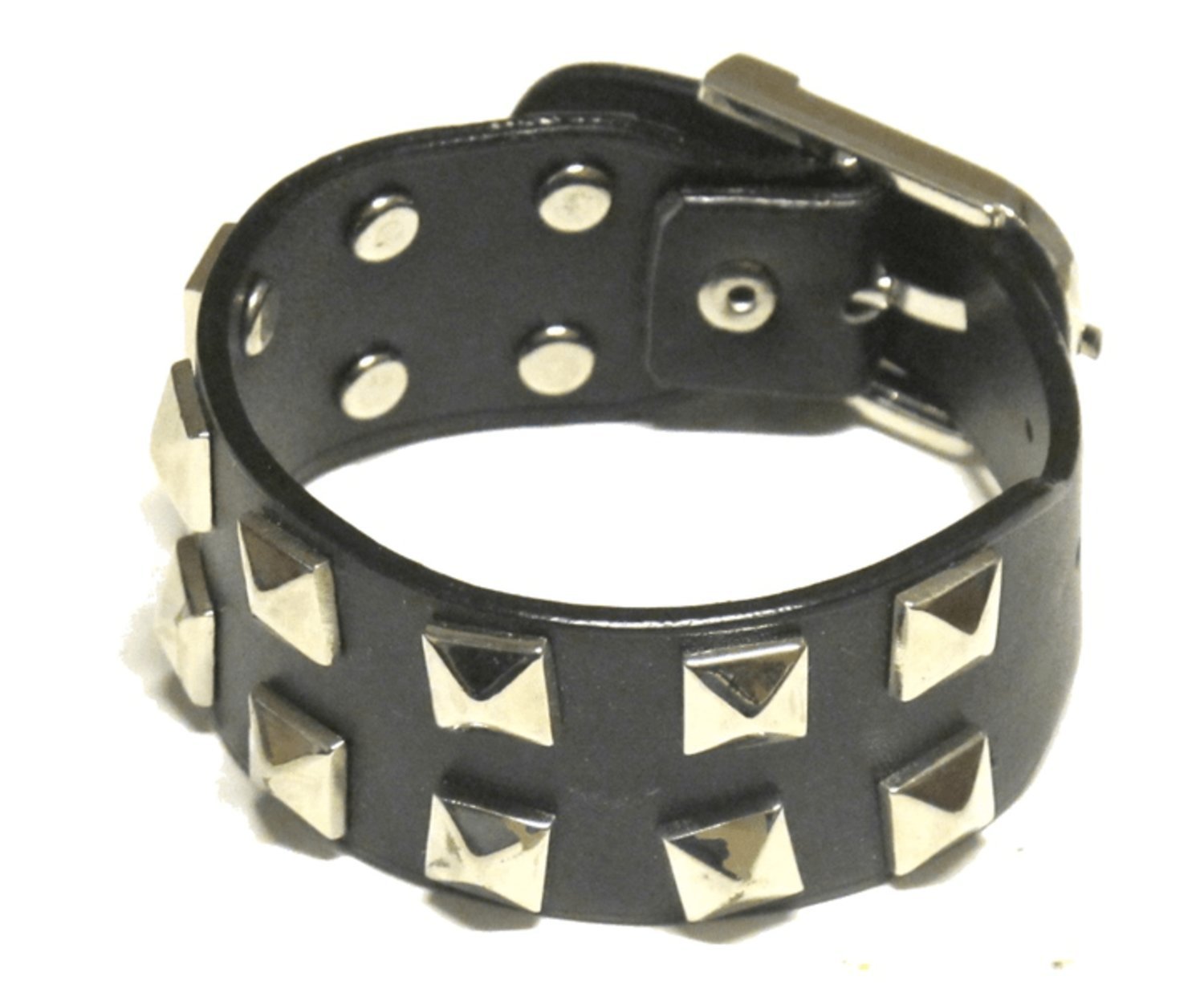 Läderarmband med pyramidnitar –  produktbild – Hiprock