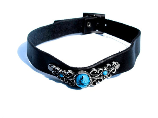 Leather necklace with turquoise stones