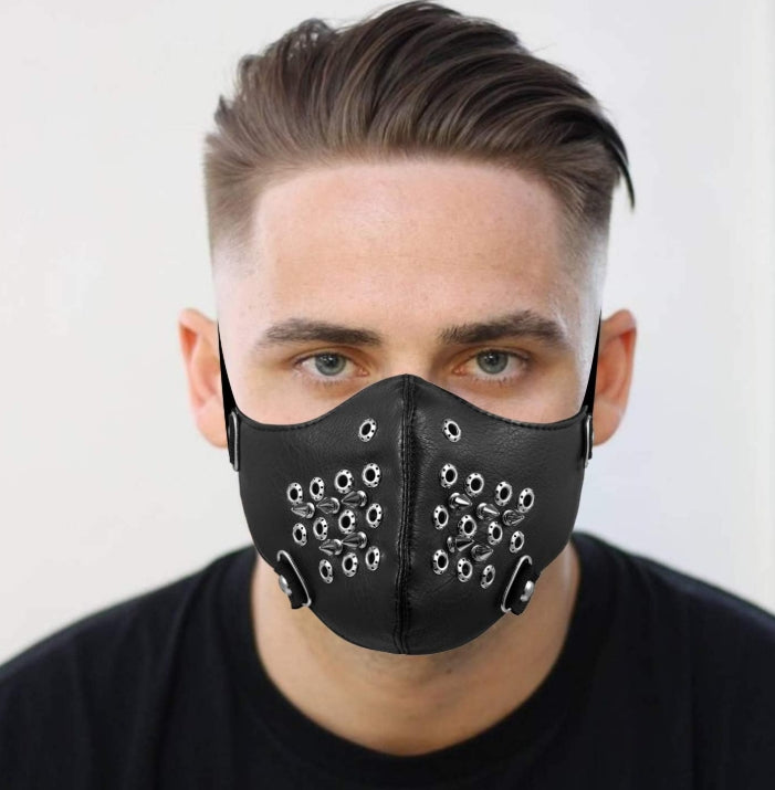 Svart ansiktsmask i konstläder med perforerade ringar & spikes