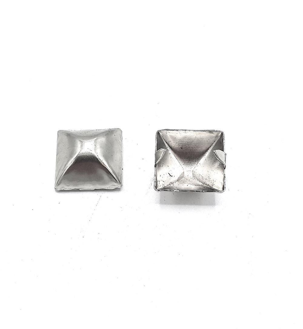 Lösa Nitar - Pyramid - Silverfärgade –  produktbild – Hiprock