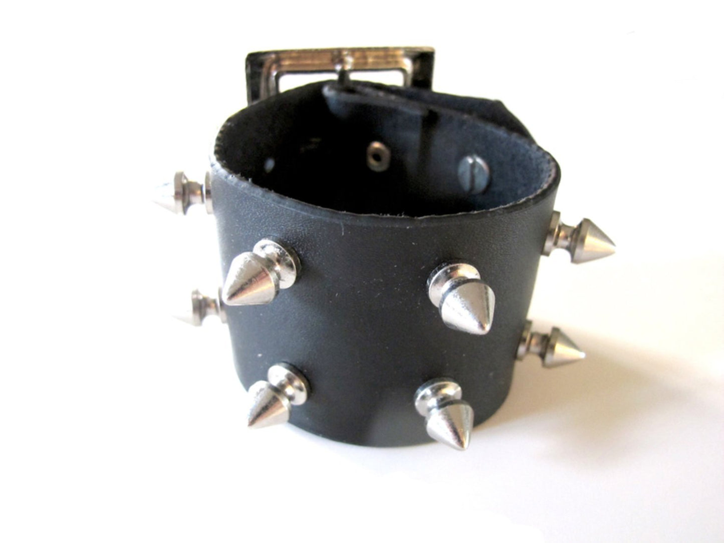 Rivet bracelet with spike rivets