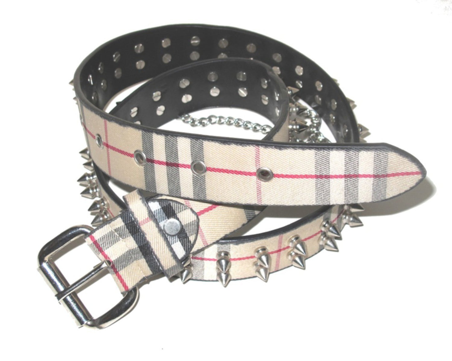 Niittivyö piikkiniiteillä ja kolmella ketjulla