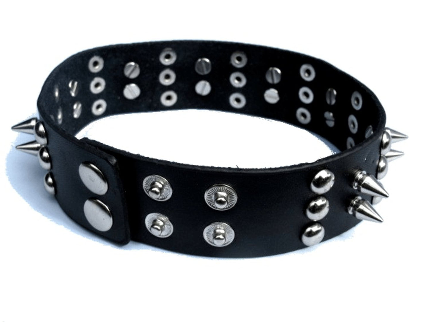 Nithalsband med spike och runda nitar –  produktbild – Hiprock