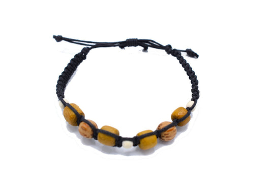 Pearl bracelet with wooden beads