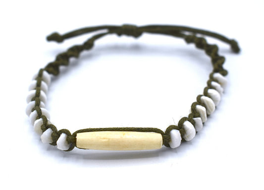 Pearl bracelet with white pearls