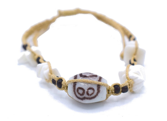 Pearl bracelet with white shells