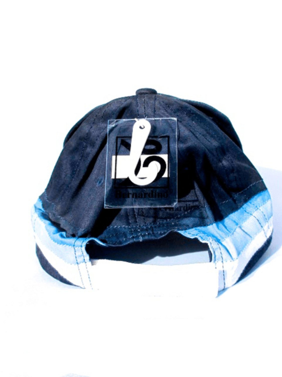 Raidallinen lippalakki