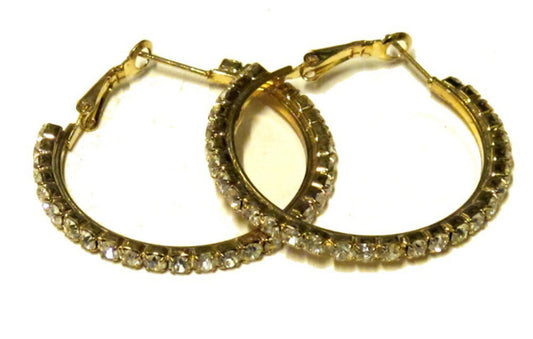 Round earrings with white stones