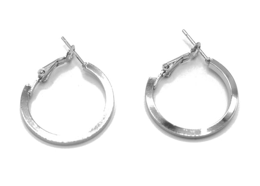 Runda silverfärgade örhängen –  produktbild – Hiprock