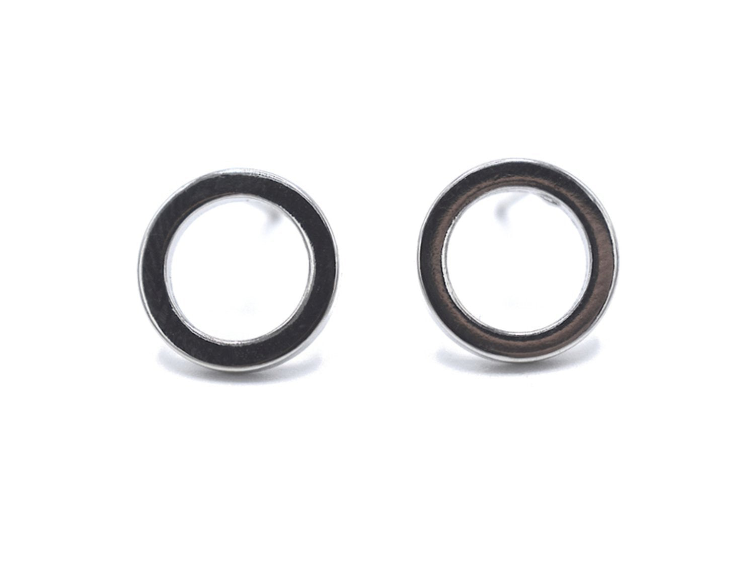 Silverfärgade cirkel örhängen –  produktbild – Hiprock