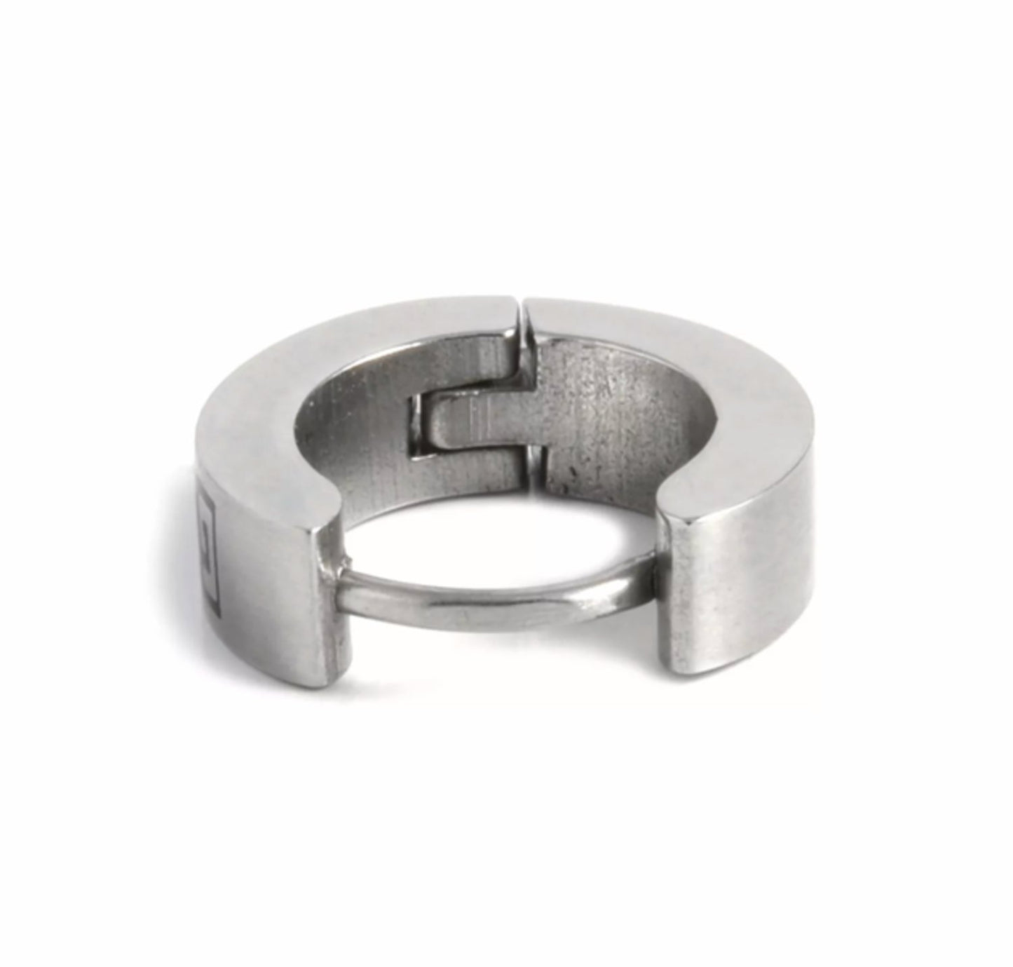 Silverfärgade örhängen med mönster –  produktbild – Hiprock