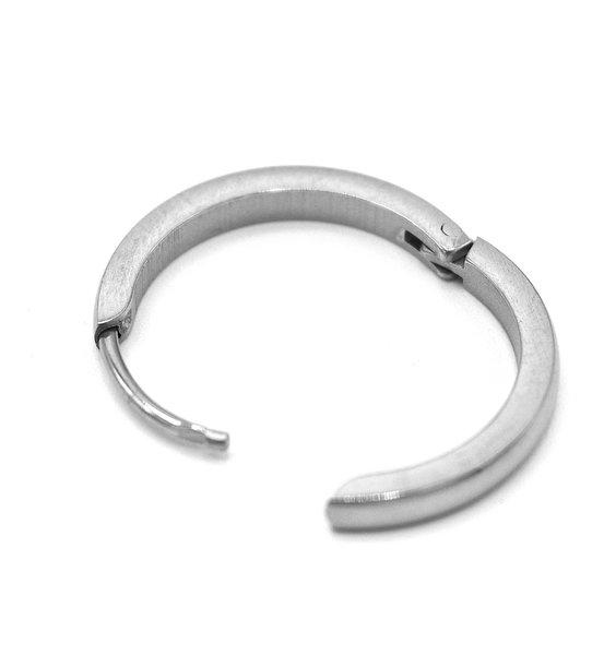 Silverfärgade ringörhängen –  produktbild – Hiprock