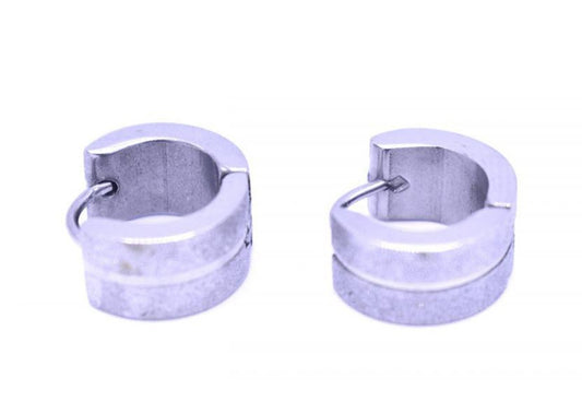 Silverfärgade ringörhängen med glitter –  produktbild – Hiprock